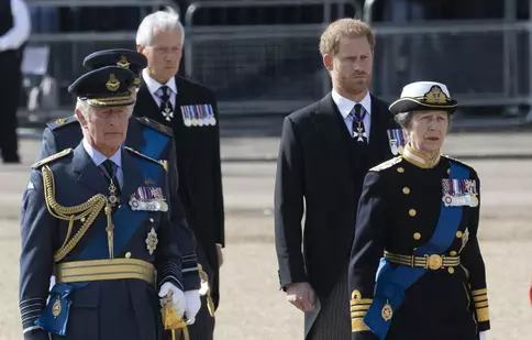 De ce este Regele Charles îngrijorat de volumul de memorii scris de Prințul Harry. „Poate fi oprit?”