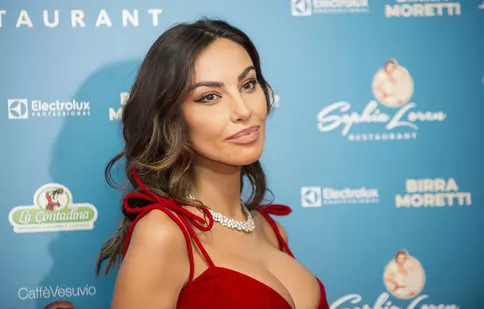 Mădălina Ghenea, moment senzual de striptease pe Instagram. Cui i-a fost dedicat video-ul