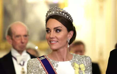Kate Middleton, ravisantă la primul ei banchet de stat în calitate de prințesă de Wales. Ce semnificație au bijuteriile alese