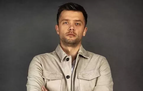 Marian Olteanu, specialist în beatbox. Actorul din „Clanul” face percuție vocală pe scenă. EXCLUSIV
