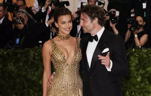O nouă dovadă că Irina Shayk și Bradley Cooper s-au împăcat! Gesturile intime surprinse de paparazzi