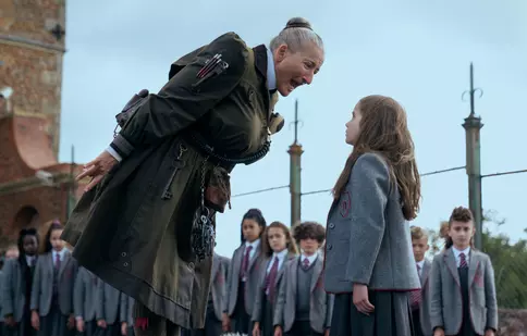 „Roald Dahl – Matilda: Musicalul”, noul film Netflix e o poveste care face bine la orice vârstă