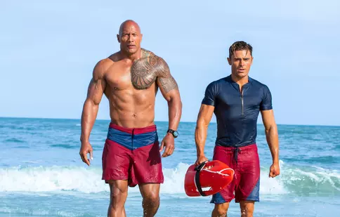 Filme la TV azi, 14 ianuarie: „Baywatch”, „Gladiatorul”, „Surpriză: Vine Polly!”, „L.A. Confidențial”