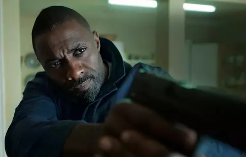 Filme la TV azi, 7 martie: „Atac de Ziua Naţională”, „Campionii”, „Nu e vreme de murit”, „Întuneric total”