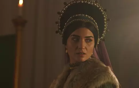 Ce mai face actrița Tuba Büyüküstün, pe care o puteți vedea la Netflix în mai multe producții