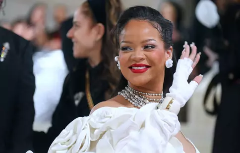 Rihanna, imagini incendiare pe Instagram. Artista a postat mai multe poze în care apare însărcinată, aproape nud