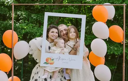 Vladimir Drăghia și-a botezat cea de-a doua fetiță. Ce ținută specială a avut partenera actorului, Alice Cavaleru