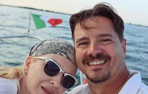 La dolce vita! Mihai și Elwira Petre își petrec vacanța în Italia, alături de fiicele lor