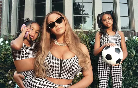 Imagine rară cu fiica cea mică a lui Beyonce. Detaliul din vestimentația micuței observat de fani