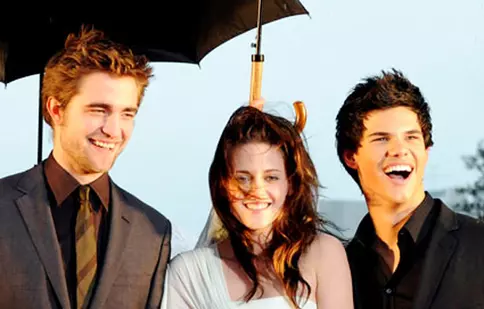 Ați vrea să mai vedeți un film din „Saga Amurg”?