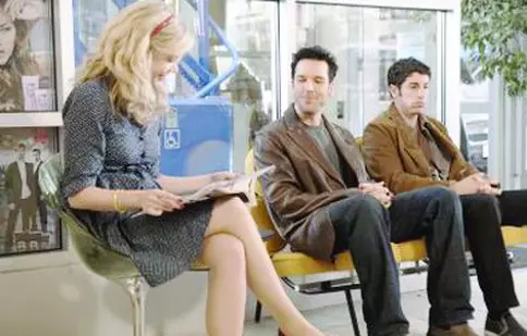 Doi burlaci şi-o... blondă