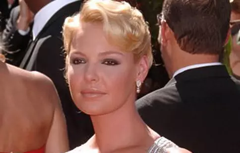 Katherine Heigl foloseşte ţigările electrice