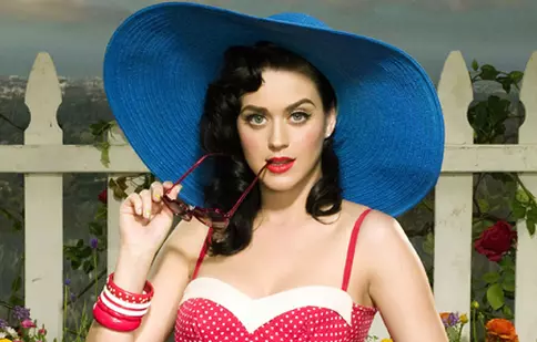 Katy Perry are probleme… cu cititul