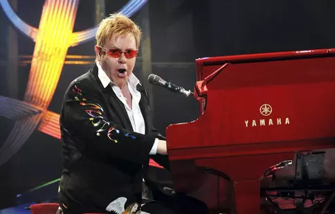 Elton John: Am crezut că lumea știa că sunt gay