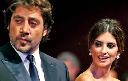 Bardem o răsfaţă pe Penelope Cruz