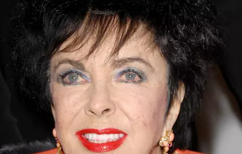 Elizabeth Taylor, la spital cu probleme de inimă