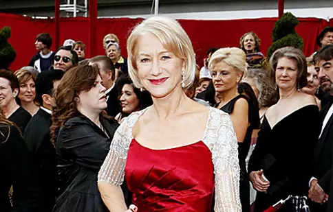 Helen Mirren se tunde singură