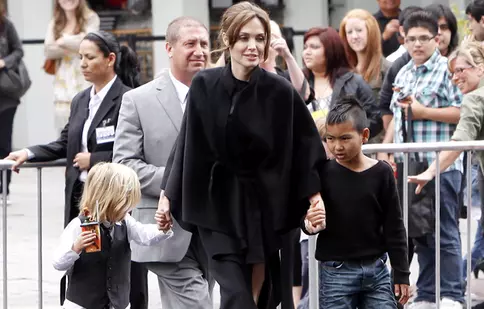 Angelina Jolie se privează de somn
