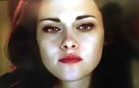 VIDEO: Bella din „Saga Amurg” e pe moarte