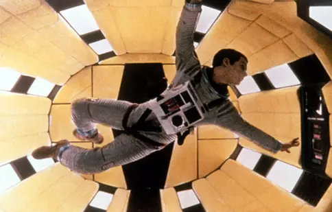 Odiseea spaţială - 2001