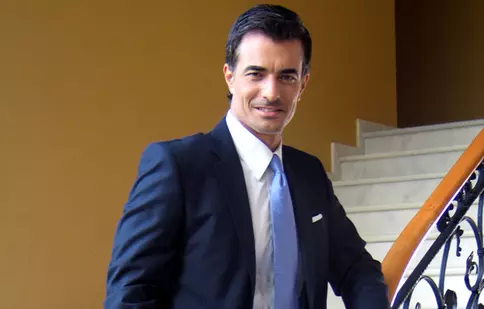 Actorul turc Serhan Yavaş („Inima nu respectă reguli”) fuge de însurătoare