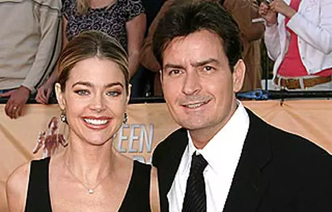 Denise Richards vrea să scape de Charlie Sheen