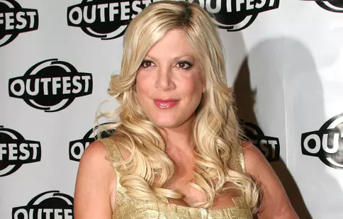 Tori Spelling vorbeşte cu morţii