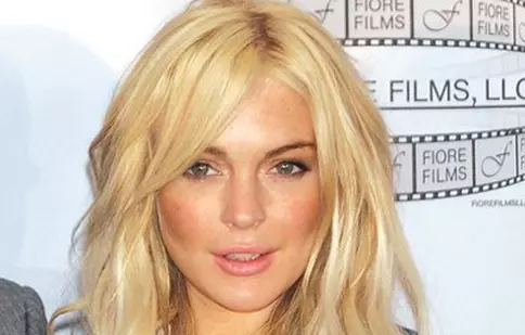 Lindsay Lohan ar putea s-o joace pe Liz Taylor