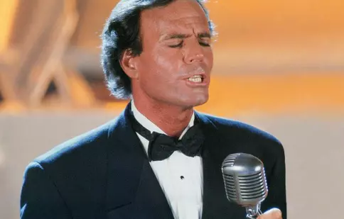 Julio Iglesias e cel mai bine vândut artist latino