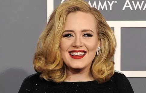 Băieţelul lui Adele a primit cadouri de la Rihanna