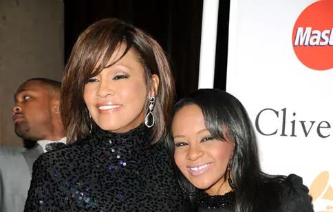 Bobbi Kristina Brown, deconectată de la aparatele care o ţin în viaţă?