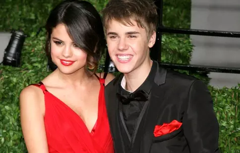 Abia s-au despărţit, dar Bieber vrea să o recâştige pe Selena Gomez
