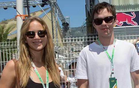 Jennifer Lawrence şi Nicholas Hoult şi-au cumpărat o casă