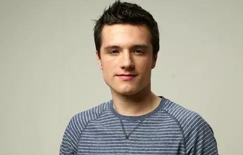 Josh Hutcherson crede că ar putea deveni bisexual