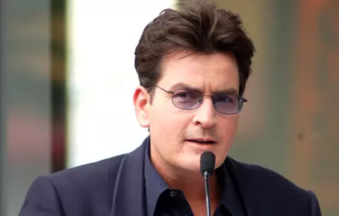 Charlie Sheen a glumit: căsătoria sa cu o starletă a fost o invenţie