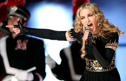Madonna a plătit 750 £ pentru a-şi întineri mâinile