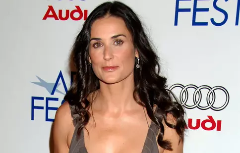 Demi Moore ia 2 milioane de dolari pentru o carte despre Ashton