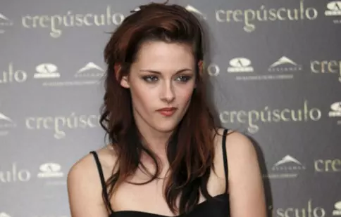 Kristen Stewart trăieşte doar cu ţigări şi Red Bull