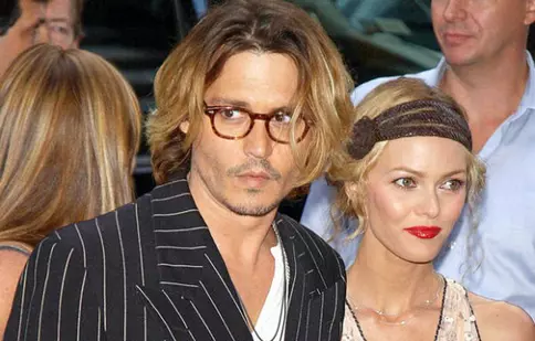 Johnny Depp i-a cumpărat Vanessei Paradis o casă de 4 milioane de dolari