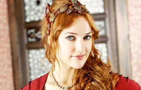 Meryem Uzerli a pus mâna pe un contract de 1,5 milioane de dolari
