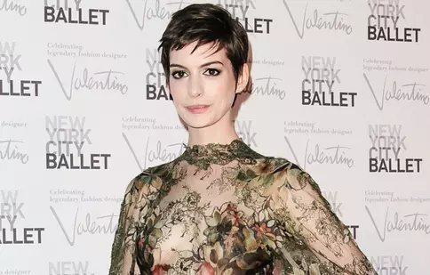 Anne Hathaway e gata să devină mamă