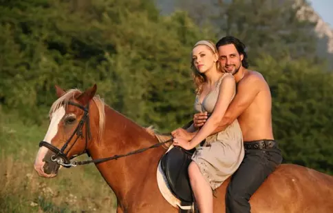 FOTO| Acasă TV începe redifuzarea "Inimă de țigan"