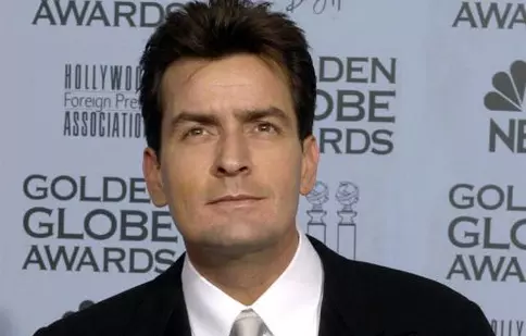 Charlie Sheen a fost părăsit de cei mai apropiaţi colaboratori