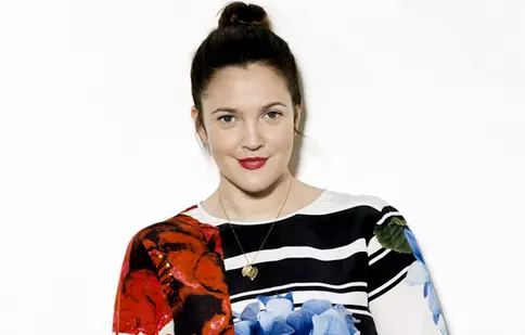 Drew Barrymore renunţă la tatuaje