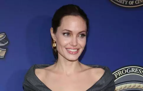 Angelina Jolie va scrie lunar pentru o publicație internațională renumită