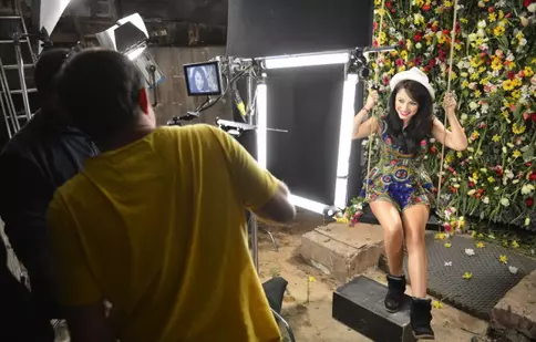 Andra îşi lansează noul single la "Românii au talent"