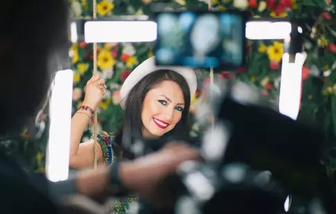 Andra îşi lansează cel mai nou clip la "Happy Hour"