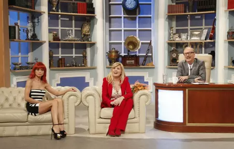 FOTO. Elena Udrea vine la „Serviciul Român de Comedie”