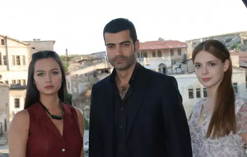 „Intrigi şi seducţie”, noul serial turcesc de la Acasă