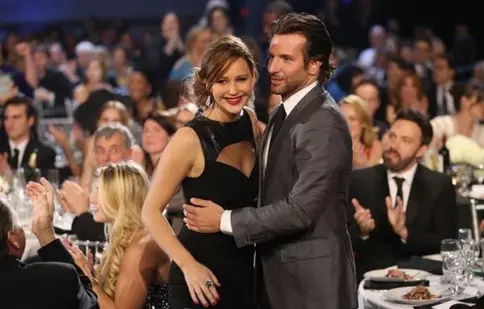 Bradley Cooper o ignoră pe Jennifer Lawrence
